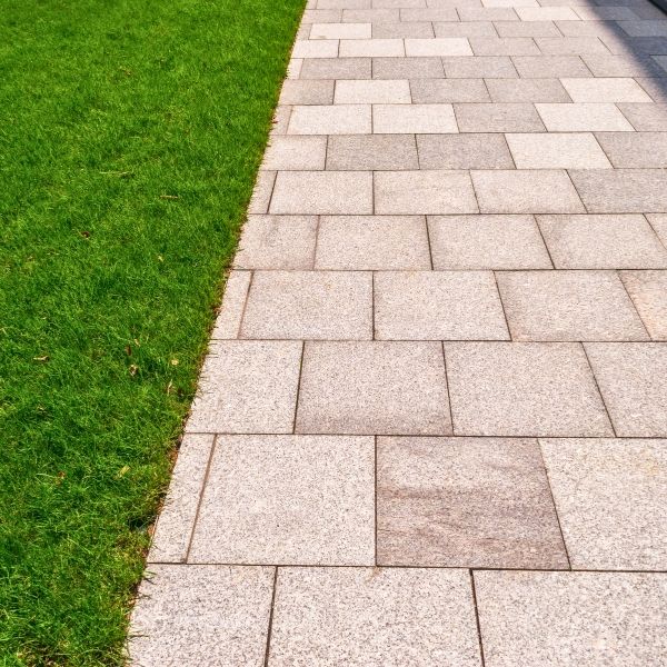 Tyylikäs pihakivikokonaisuus