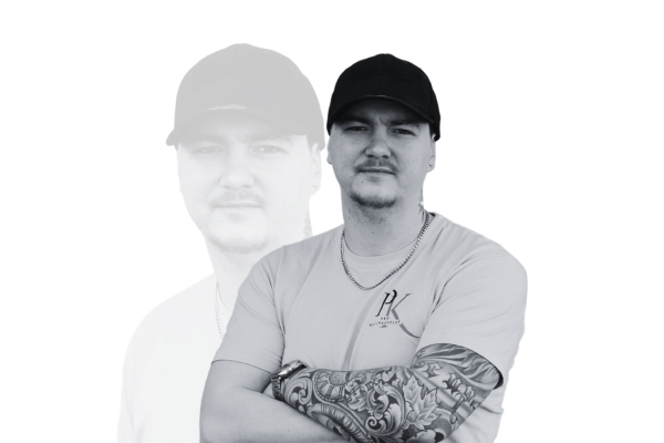 Kalusteasentaja Eetu Mäntylä työssään